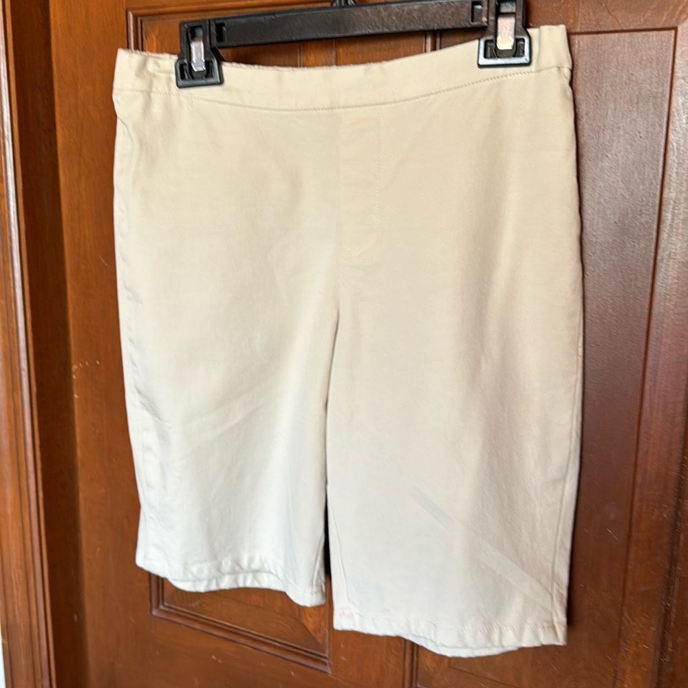 Isaac Mizrahi Cream Bermuda Shorts - Petite 10